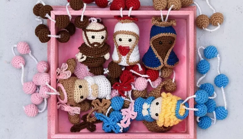 Kit 5 Terços Religiosos em Amigurumi