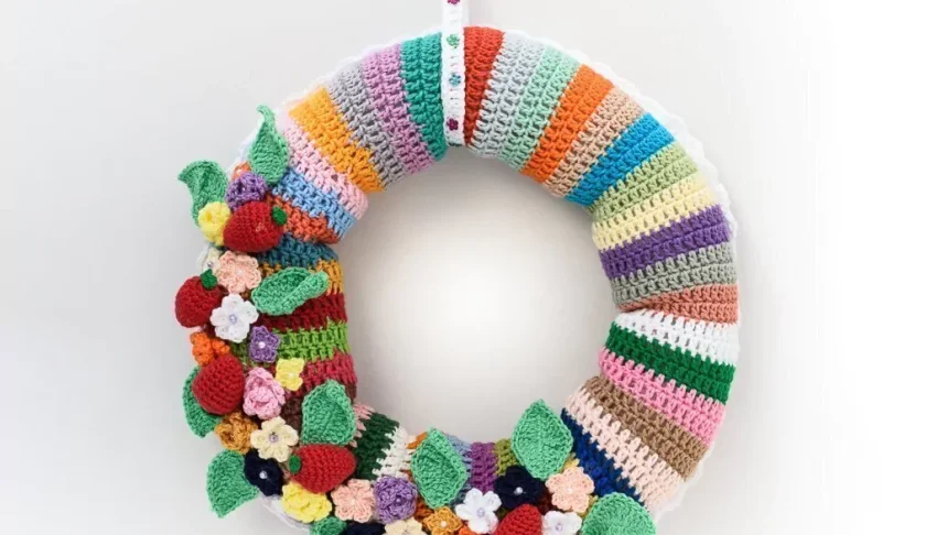 Guirlanda de flores em amigurumi