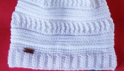 Gorro Caído em Lã de Crochê