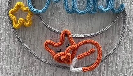 Nome personalizado com Lua e Raposa em Tricotin