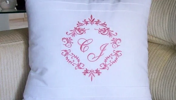 Capa de Almofada 45x45 com Monograma Personalizado