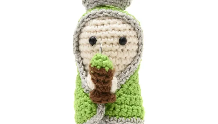 Mini Nossa Senhora do Chimarrão em amigurumi