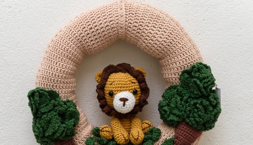 Guirlanda Leão na Floresta em Amigurumi