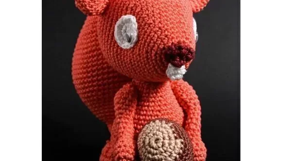 Esquilo com Noz em Amigurumi