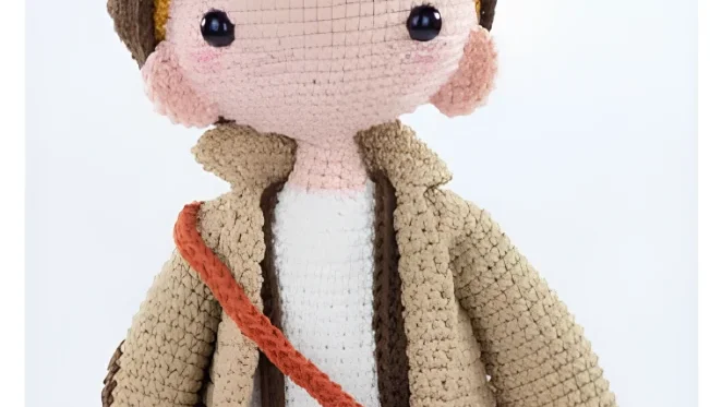 Receita em PDF - Boneco Charlie o Carteiro Amigurumi