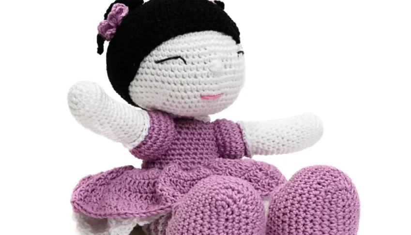 Boneca Miong em amigurumi