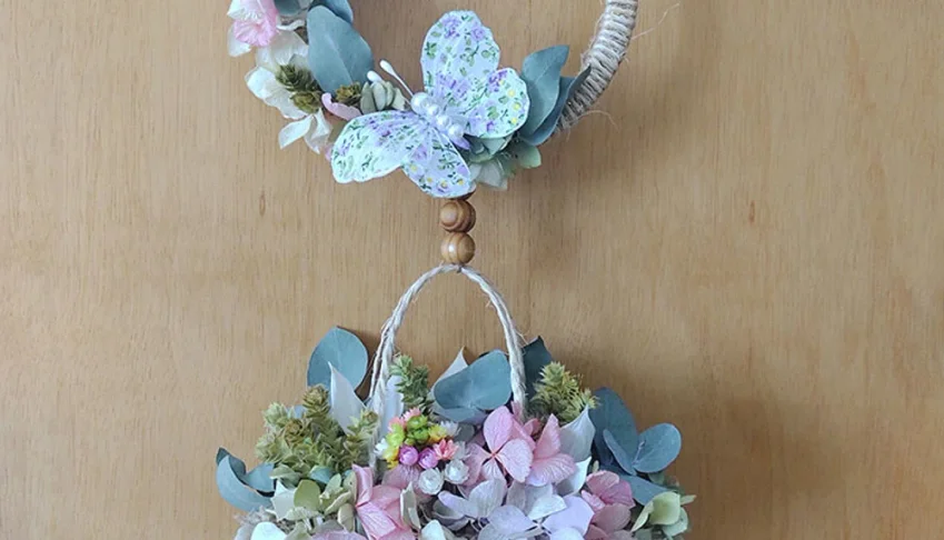 Arranjo de Porta com sacolinha de flores desidratadas