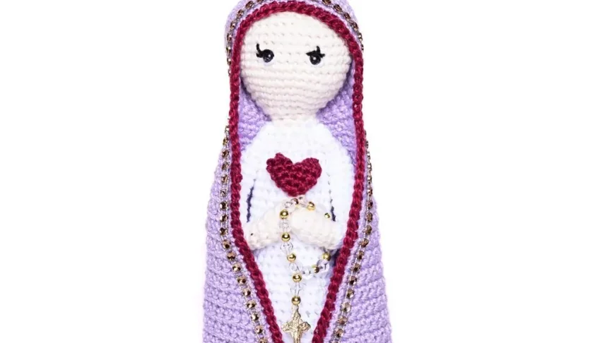 Nossa Senhora em Amigurumi com Manto Lilás