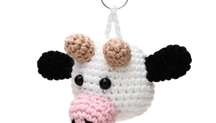 Chaveiro Cabeça vaca holandesa em amigurumi