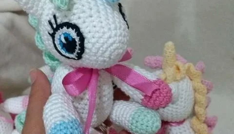 Mini Amigurumi Unicórnio
