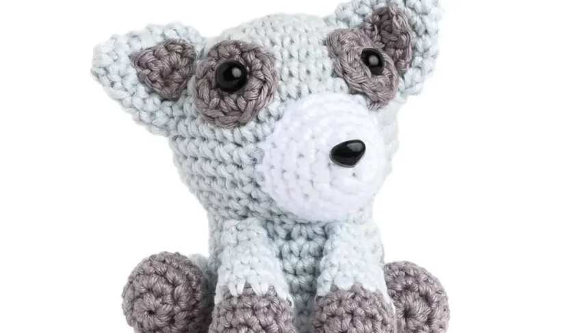 Filhote de Guaxinim em Amigurumi