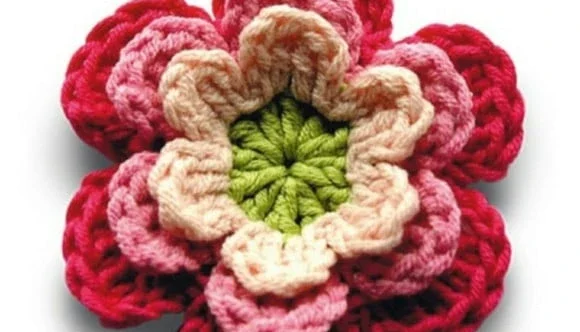 Flores de Três Camadas em Crochê