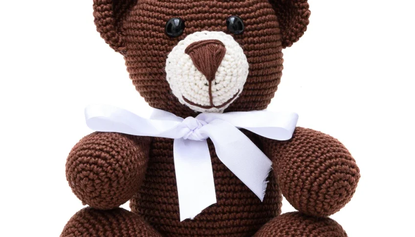 Urso Marrom Laço Branco Amigurumi