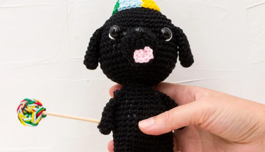 Cachorro Preto Numquiditu em Amigurumi
