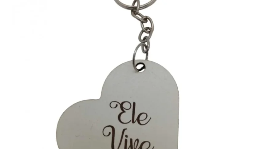 Chaveiro Ele Vive em MDF Branco - Coração