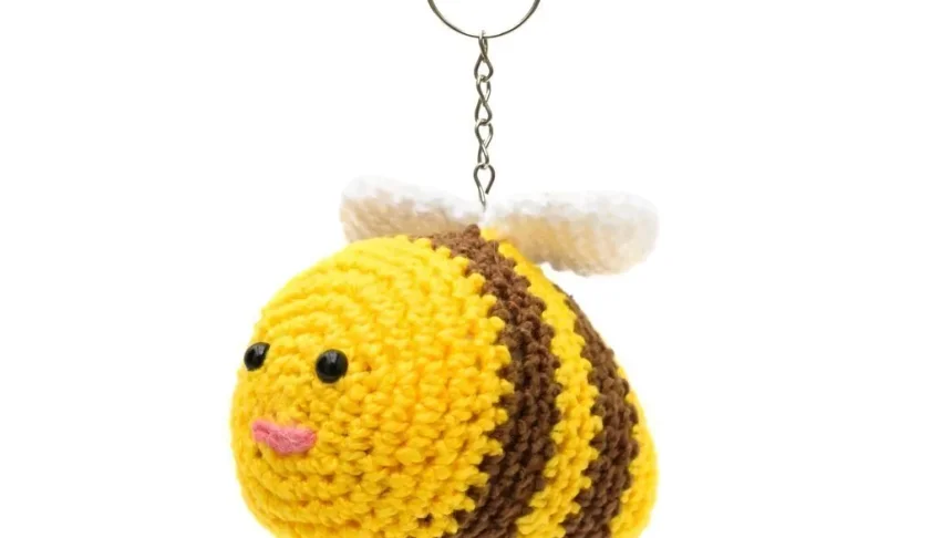 Chaveiro Abelha grande em amigurumi