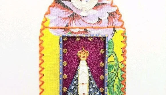 Capelinha de Chita Bordada "N. S. Aparecida"