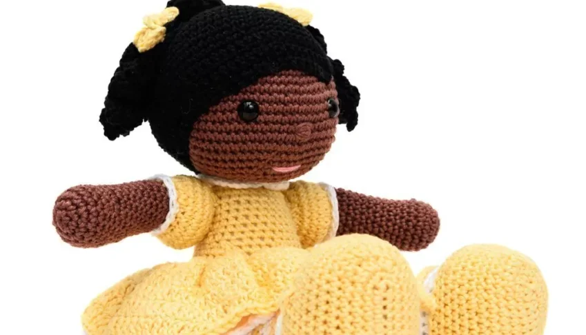 Boneca Mirna em amigurumi