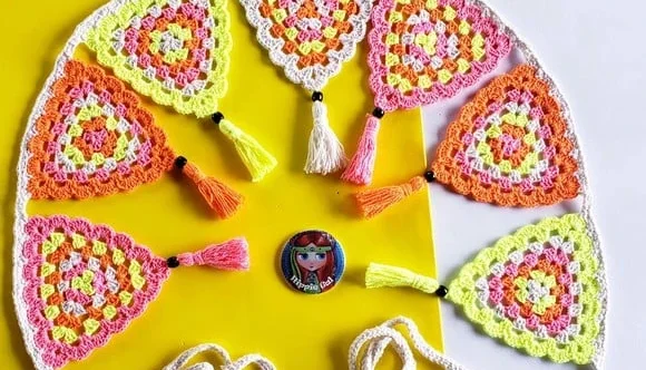Varal de Bandeirinhas Neon em Crochê