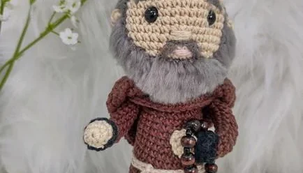 Padre Pio em crochê Amigurumi