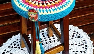 Capa para Banqueta Mandala Multicolorida em Crochê