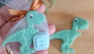 Dinossauro com Inicial