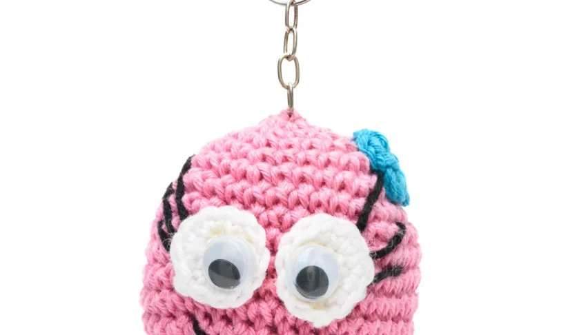 Chaveiro Carinha Feliz Rosa em Amigurumi