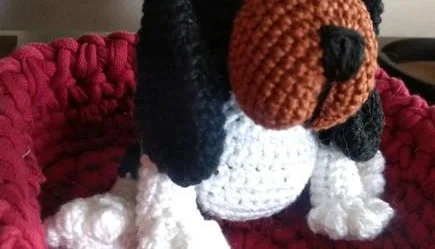 Mini Basset - Amigurumi de Crochê