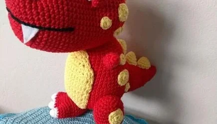 Amigurumi Dino T-Rex vermelho
