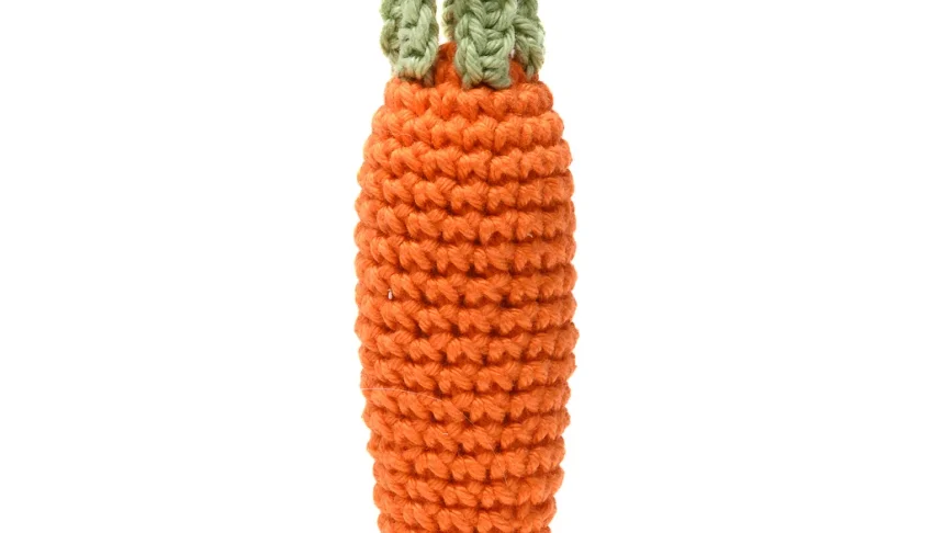 Cenoura pequena em amigurumi