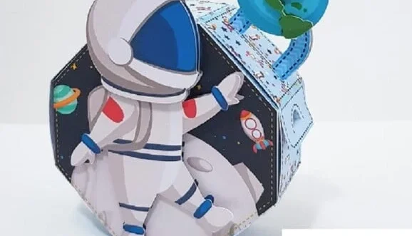 Caixa Oitavada Astronauta com Aplique
