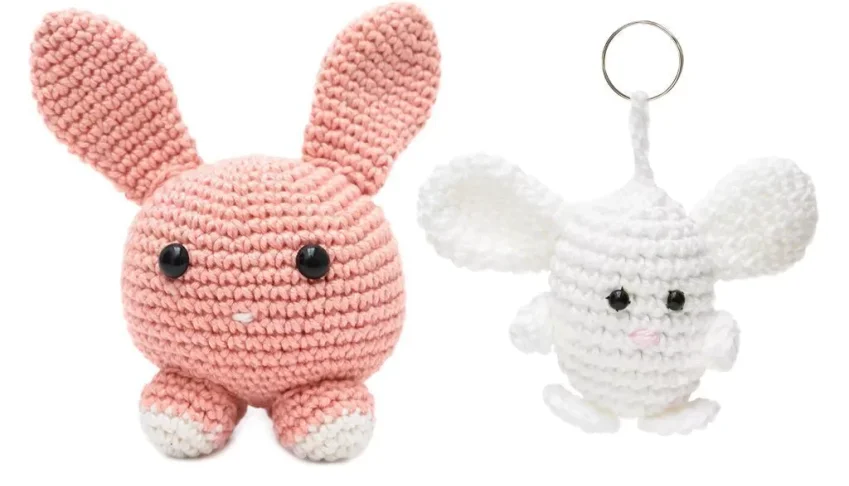 Duo Coelho bola e chaveiro coelho em amigurumi