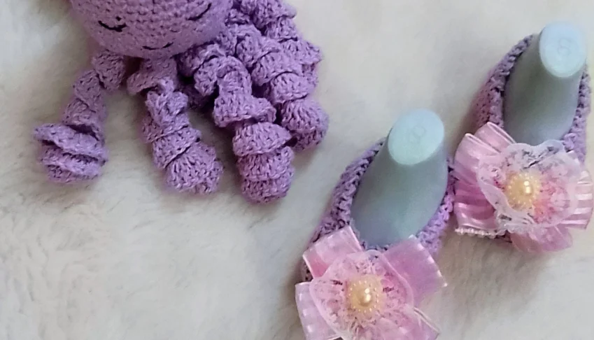 Kit Sapatinho e Polvo Lilás com Flores