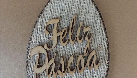 Ovo Feliz Páscoa MDF revestido de juta natural
