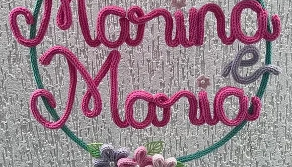 Guirlanda Decorativa Gêmeas Personalizada em Tricotin
