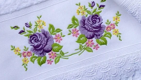 Jogo de Toalhas Floral com Guipir