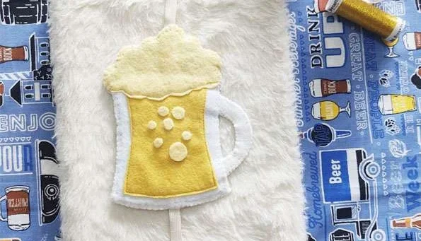 Marca-páginas com caneca de cerveja