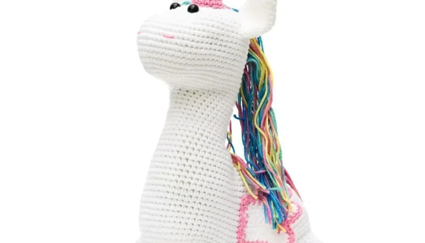 Unicórnio asas bordadas em amigurumi