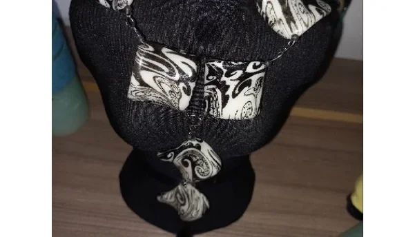 Colar Furacão Preto com Detalhes Geométricos