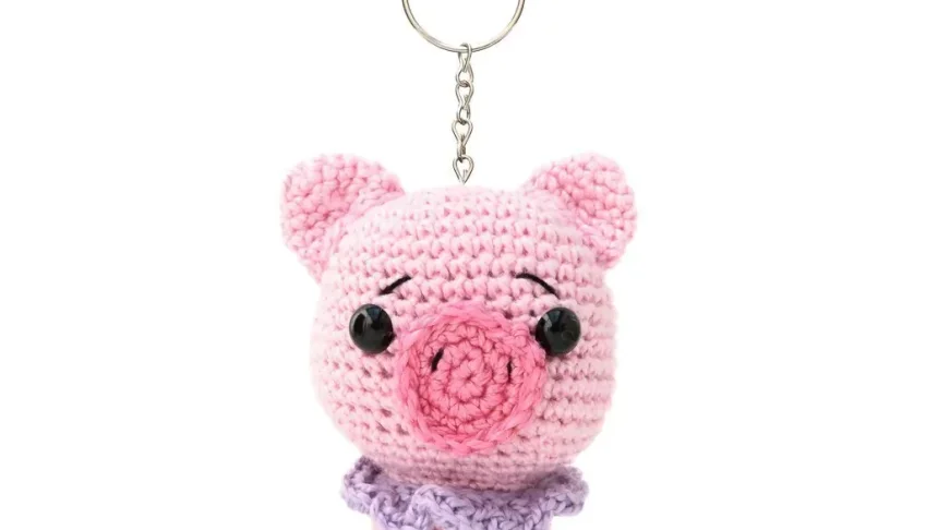 Chaveiro porco rosa em amigurumi