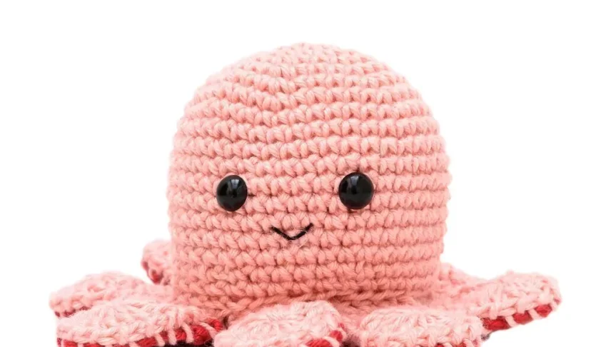 Polvo do Humor Rosa Reversível Feliz Bravo em Amigurumi