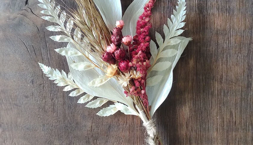 Mini Buquê Marsala de Flores Desidratadas para Convite 12 cm