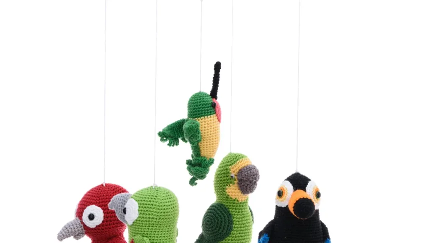 Mobile de pássaros em amigurumi