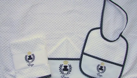 Kit Toalha com Capuz, Boca, Babador e Embalagem