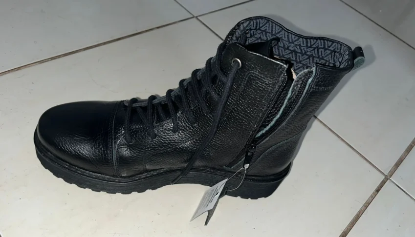 Vendo Bota Vittal Preta em Couro