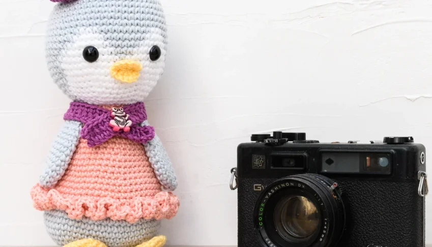 Pinguim de Boina Lilás em Amigurumi
