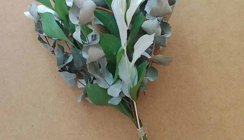 Ramo com flores desidratadas - Eucalipto e Ruscus