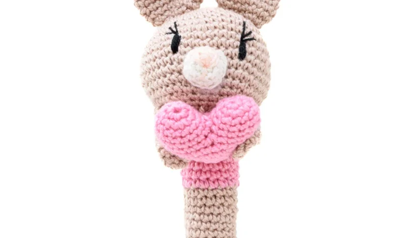 Chocalho Bastão Coelhinho Amigurumi