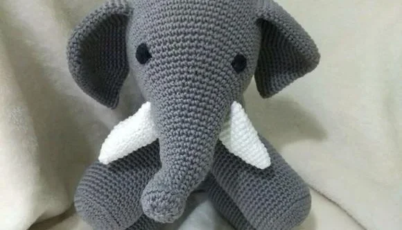 Amigurumi Elefante Cinzento