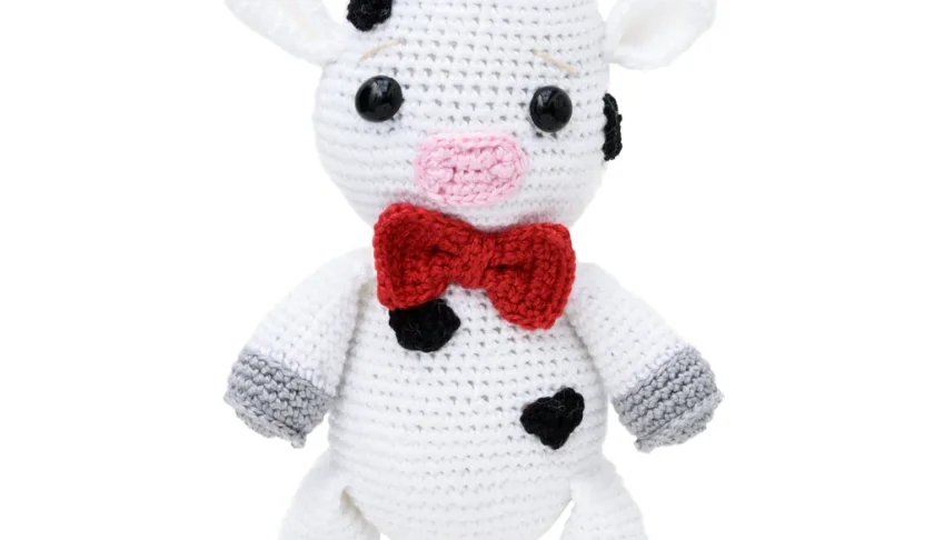 Vaca com Gravata em Crochê Amigurumi